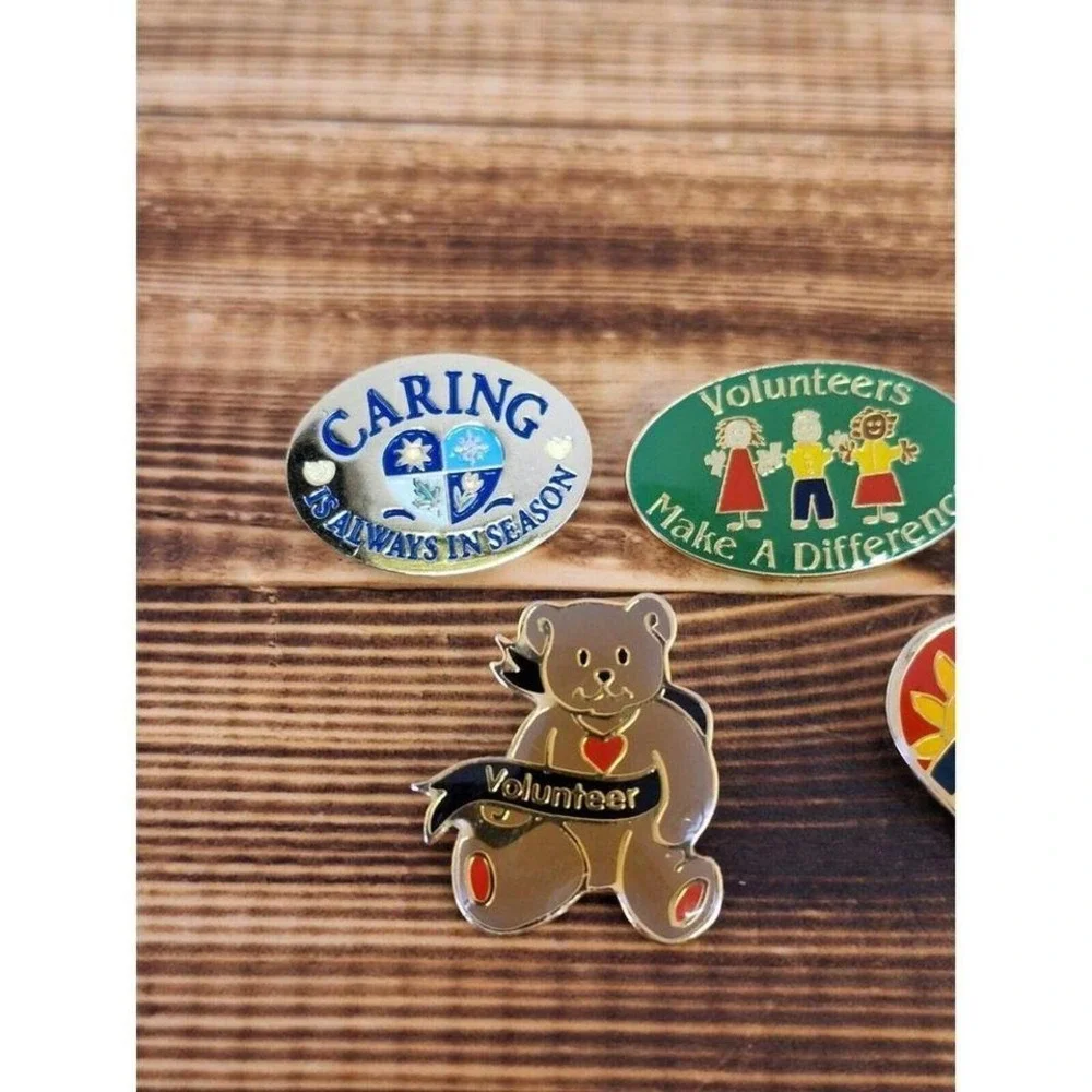 Lot of 5 VINTAGE Volunteer pins lot‎